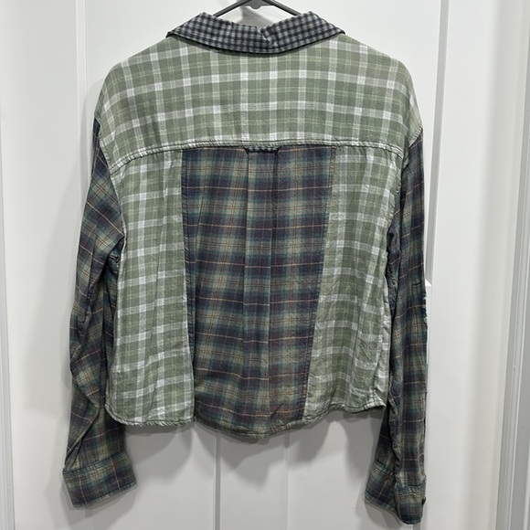 AEO Flannel Plaid Patchwork Button Down Cropped Shirt Size Medium - Picture 2 of 12